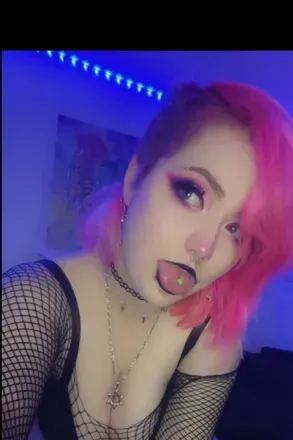 Roxxi (@roxxi-moron) OnlyFans profile photo