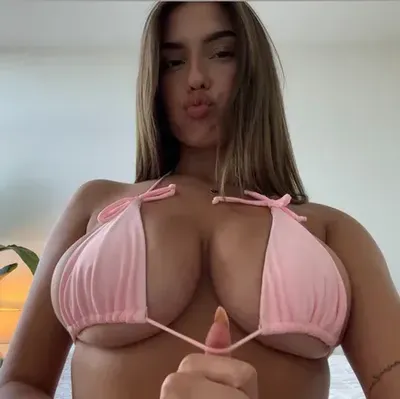 Lauren (@secretlyfeoflauren) OnlyFans profile photo