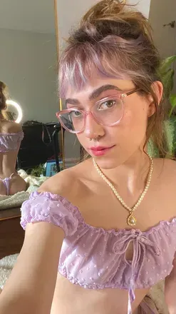 violet (@shades.of.violet) OnlyFans profile photo