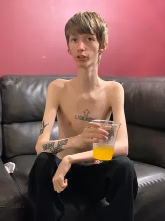Long Neck (@shelovestheneck) OnlyFans profile photo