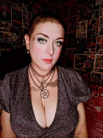 Marishka Lavey (@shewolfwitch) OnlyFans profile photo