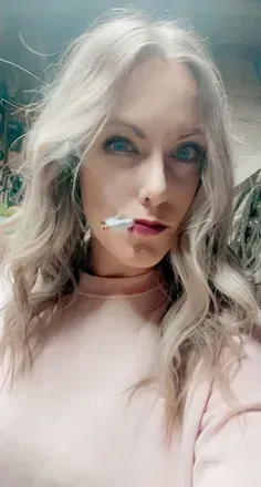 SmokingMlf (@smokingdarling) OnlyFans profile photo