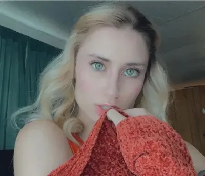 Julia (@starfoxie) OnlyFans profile photo
