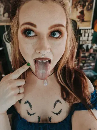 Berrie (@strawberrie_wine) OnlyFans profile photo