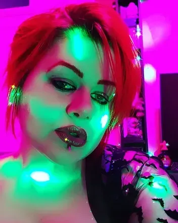 Della Haan (@sugoisuccubus) OnlyFans profile photo