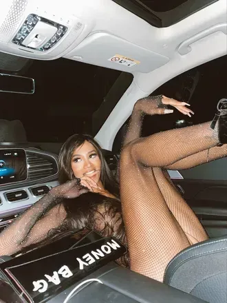 Laura Saenz (@sweetlaurasaenz) OnlyFans profile photo
