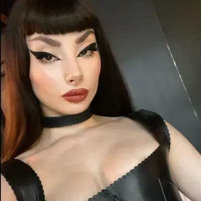 Séverine (@sweetseverine) OnlyFans profile photo