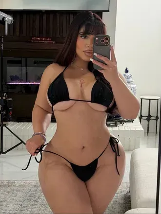Tai Tai (@taithefivefooter) OnlyFans profile photo