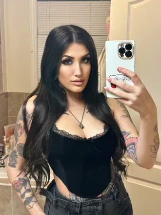Tara Lee (@tarelee23) OnlyFans profile photo