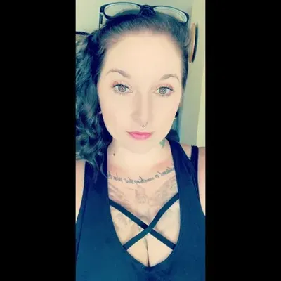 Riss (@tattooedbeauty212) OnlyFans profile photo