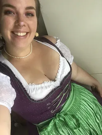 Cheeky Peach (@thatnaughtybavarian) OnlyFans profile photo
