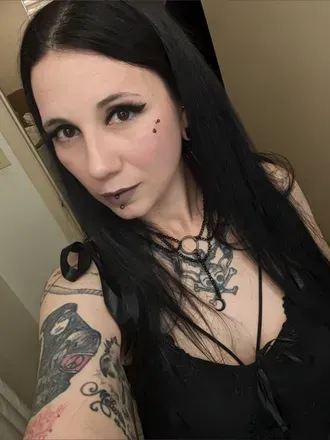 Heather (@thatoneweirdchick) OnlyFans profile photo