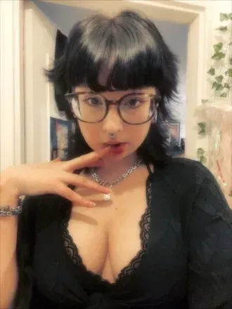 Bug (@tiny_bean) OnlyFans profile photo