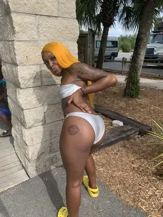 Tia (@tutu21) OnlyFans profile photo