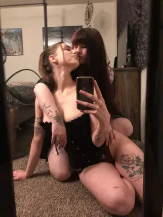 @urfavlesbians OnlyFans profile photo