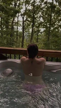 Bubbles (@val3ntinebby) OnlyFans profile photo