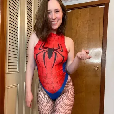 Victoria Low (@victoriagetlowfree) OnlyFans profile photo