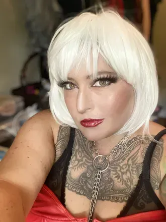 Viola Noir (@viola_noir) OnlyFans profile photo