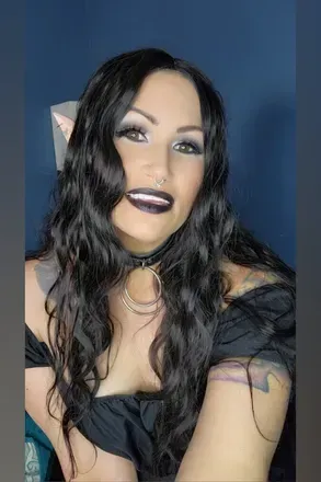 Violet Ventur (@violet_ventur) OnlyFans profile photo