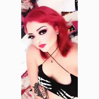 Nikki (@xnikkixhorrorx) OnlyFans profile photo