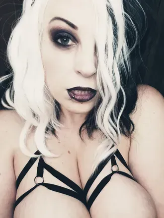 Zoosh (@zooshij) OnlyFans profile photo